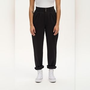 Lucy and Yak Addison Tapered Jeans: ORGANIC TWILL - Black - / W32